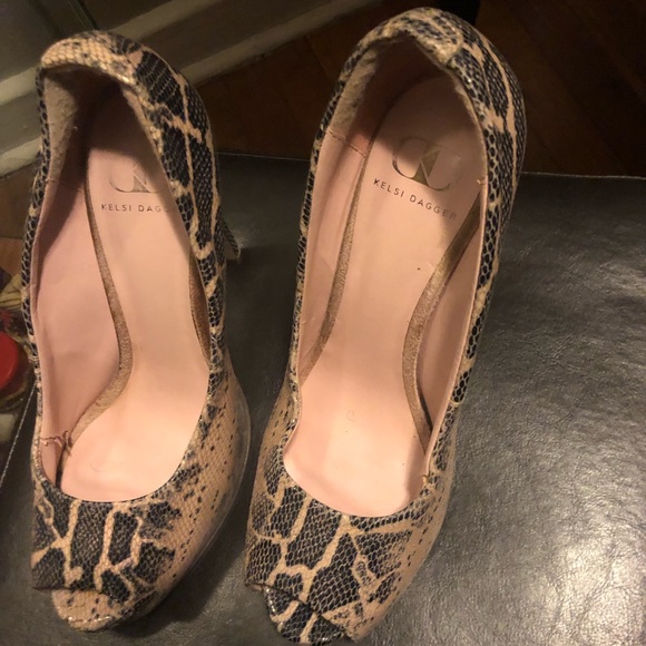 Kelsi Dagger pink & black snake skin high heels shoes - Picture 2 of 4